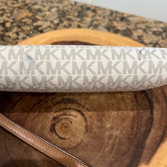 Michael Kors Abbey backpack and matching wallet - Picture 11 of 16